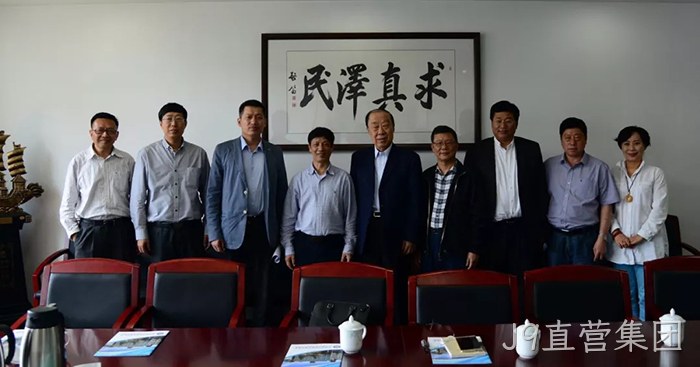 J9直营集团董事长颜贻意（左四）考察中国海洋大学