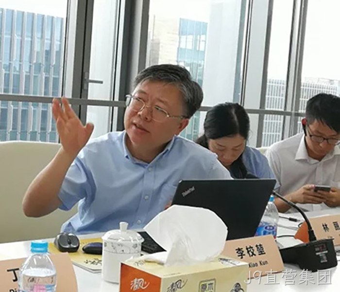 李校堃校长和黄成钢教授发言 李校堃校长和黄成钢教授发言
